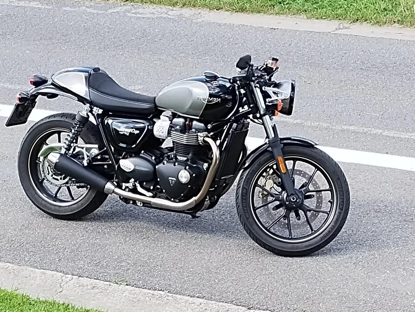 Triumph Street Cup 900 Fekete - 2