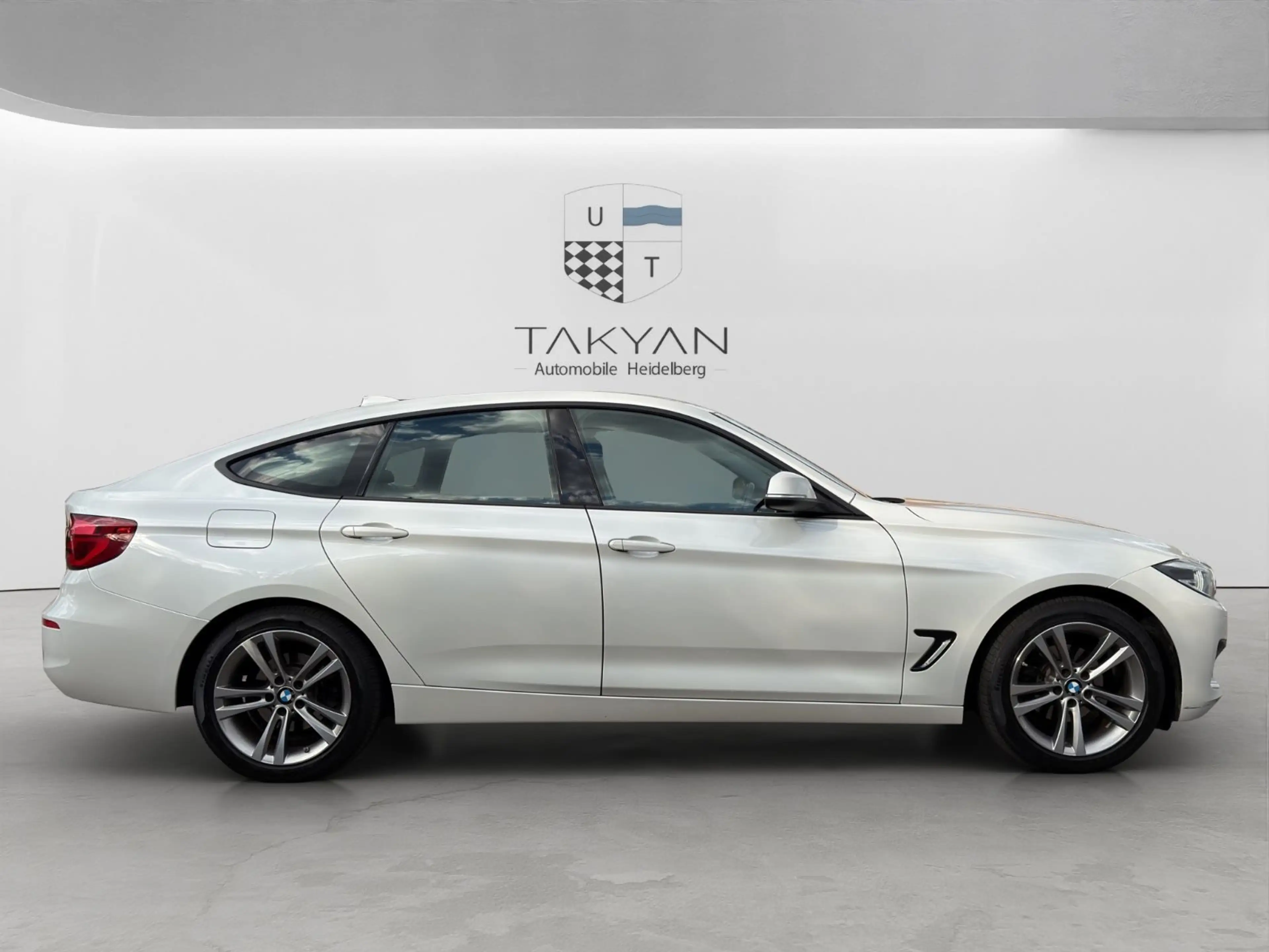 BMW 318 Sport Line — photo 4