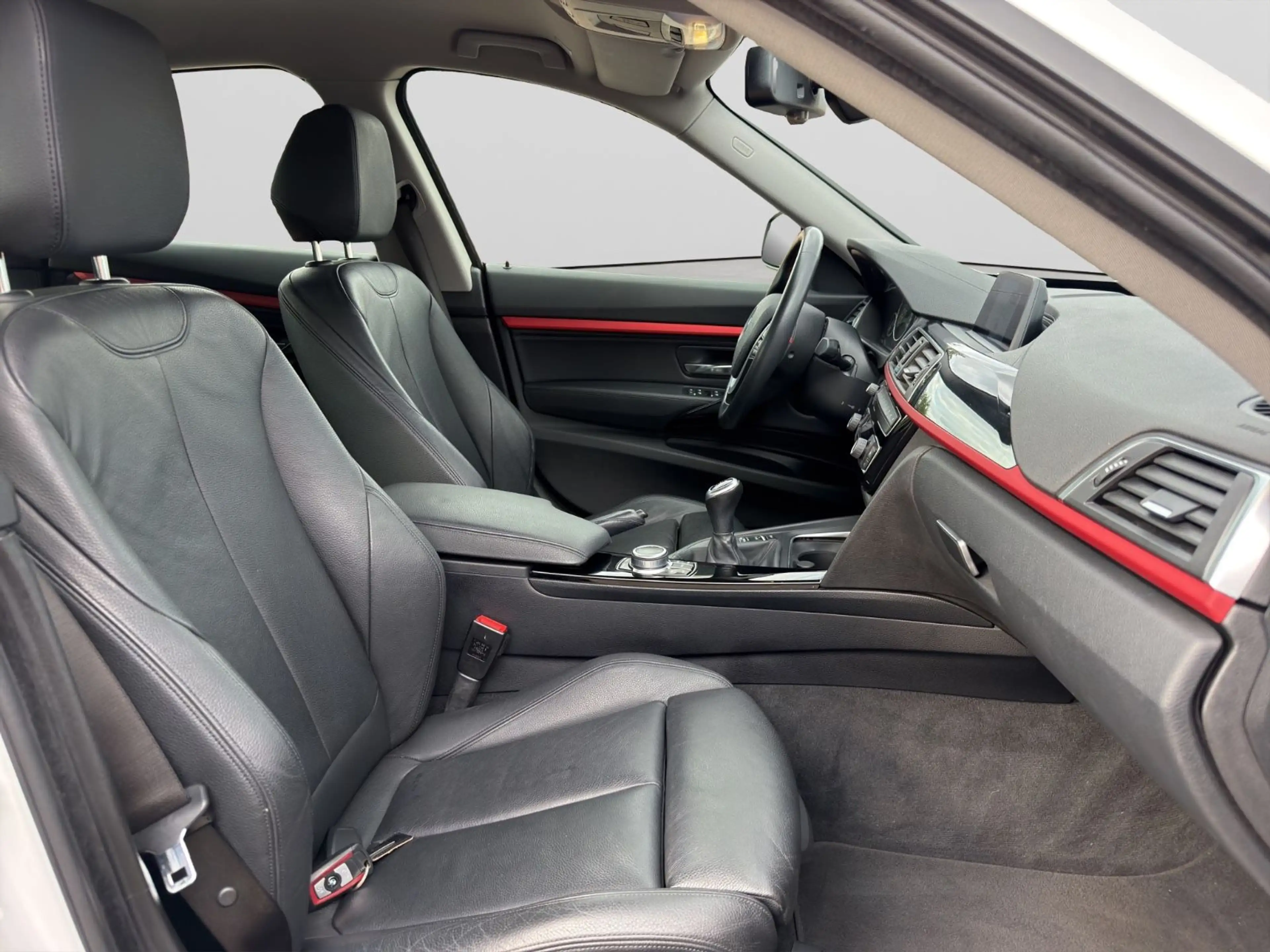 BMW 318 Sport Line — photo 10