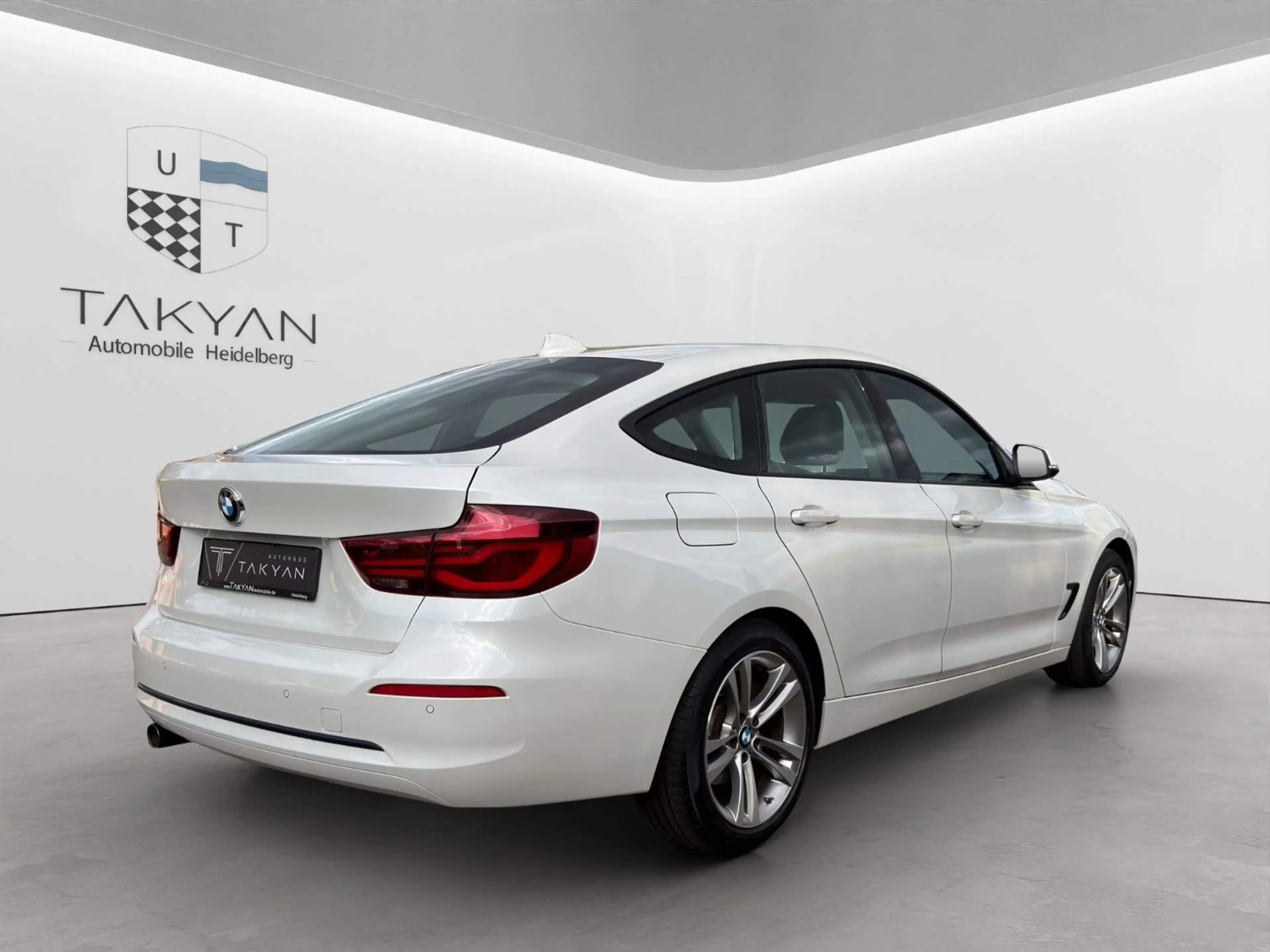 BMW 318 Sport Line — photo 5