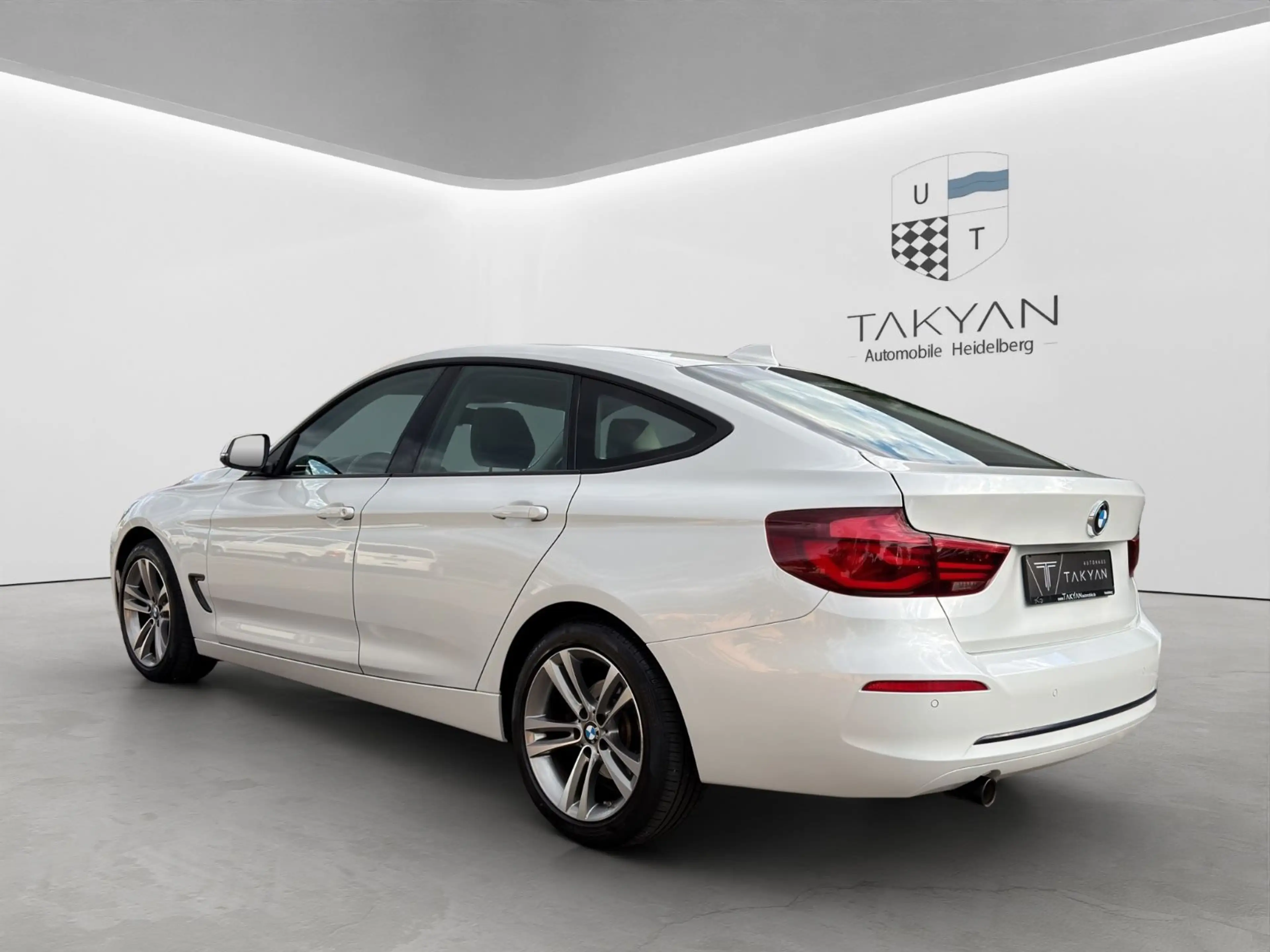 BMW 318 Sport Line — photo 7