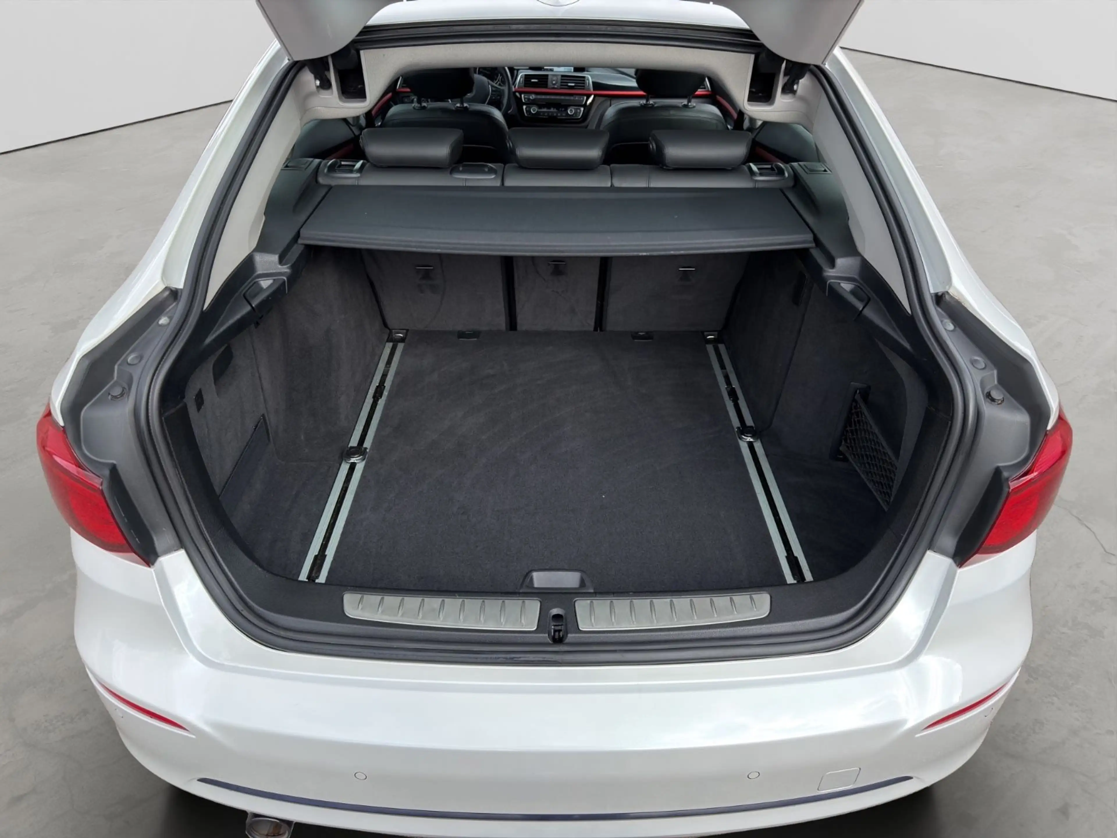 BMW 318 Sport Line — photo 19