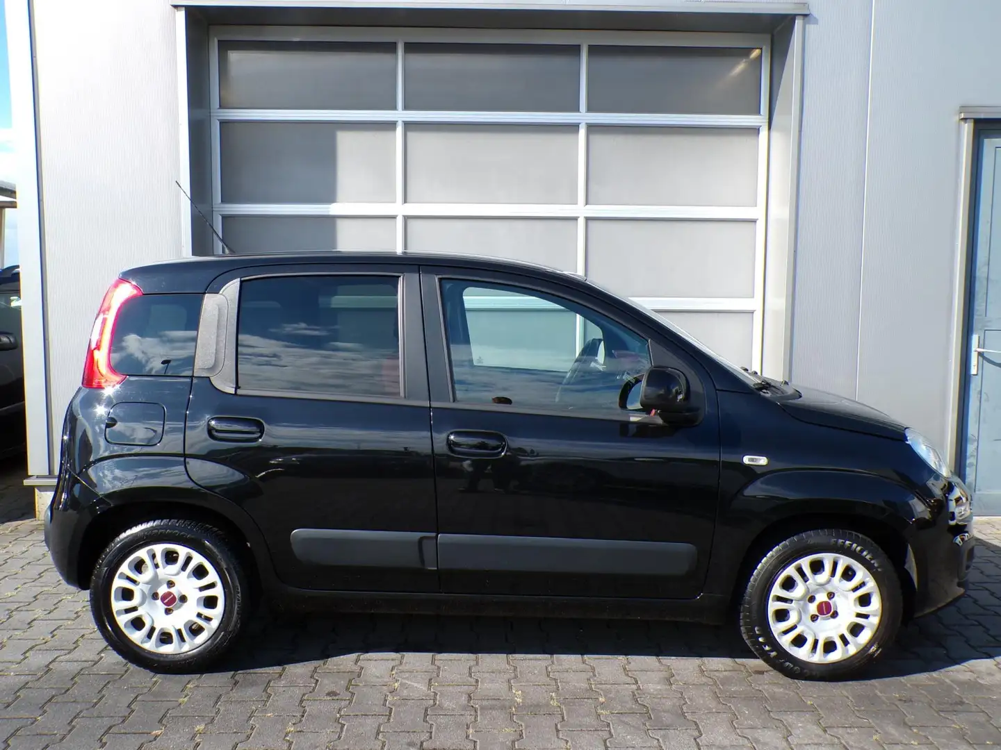 Fiat Panda 1.2 Lounge|Airco|Parkeersensor|Clima|City|lage KM Zwart - 2