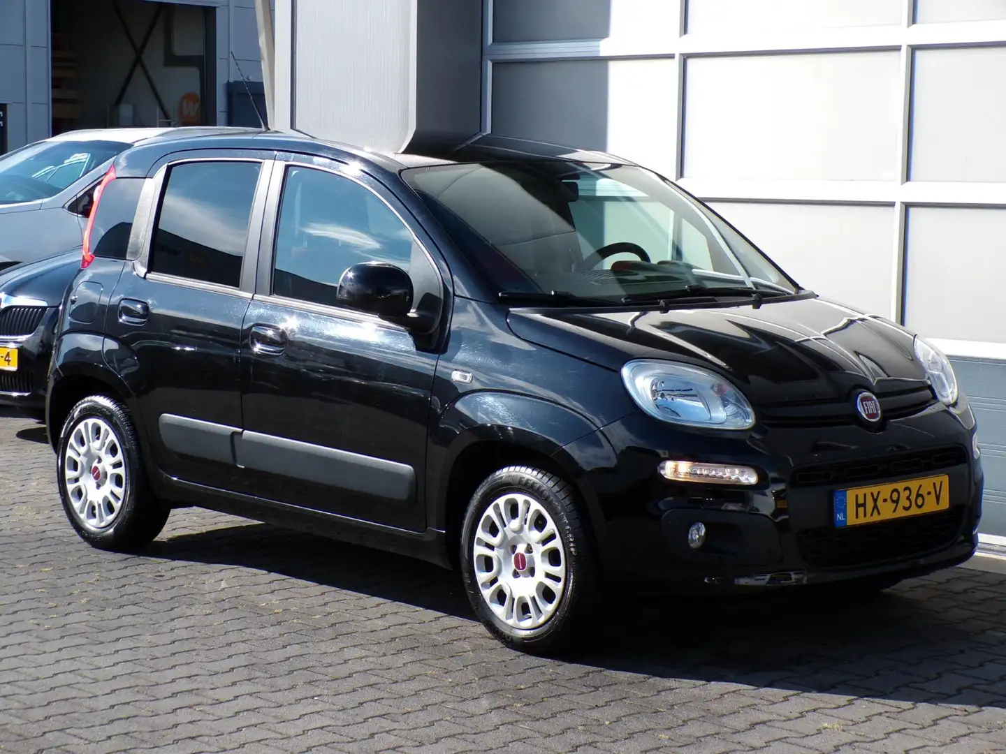 Fiat Panda 1.2 Lounge|Airco|Parkeersensor|Clima|City|lage KM Zwart - 1