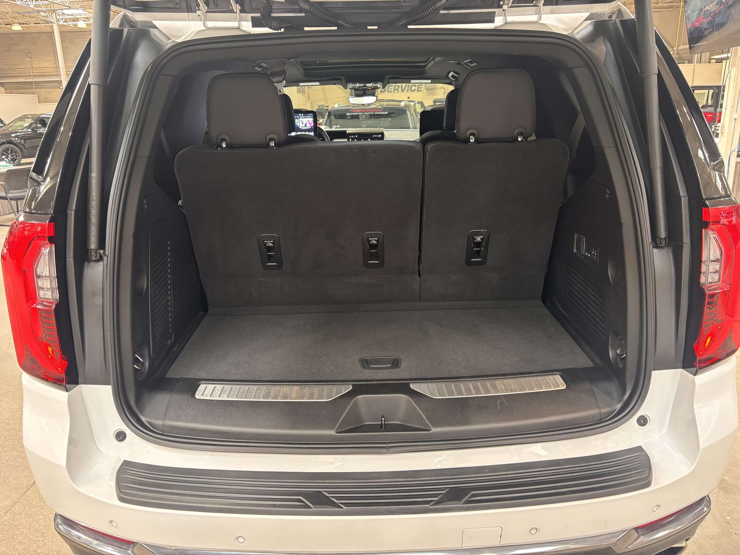 2026 GMC Yukon AT4 4X4 | REAR TV'S | FULLY LOADED | DIESEL | $318 — снимка 1