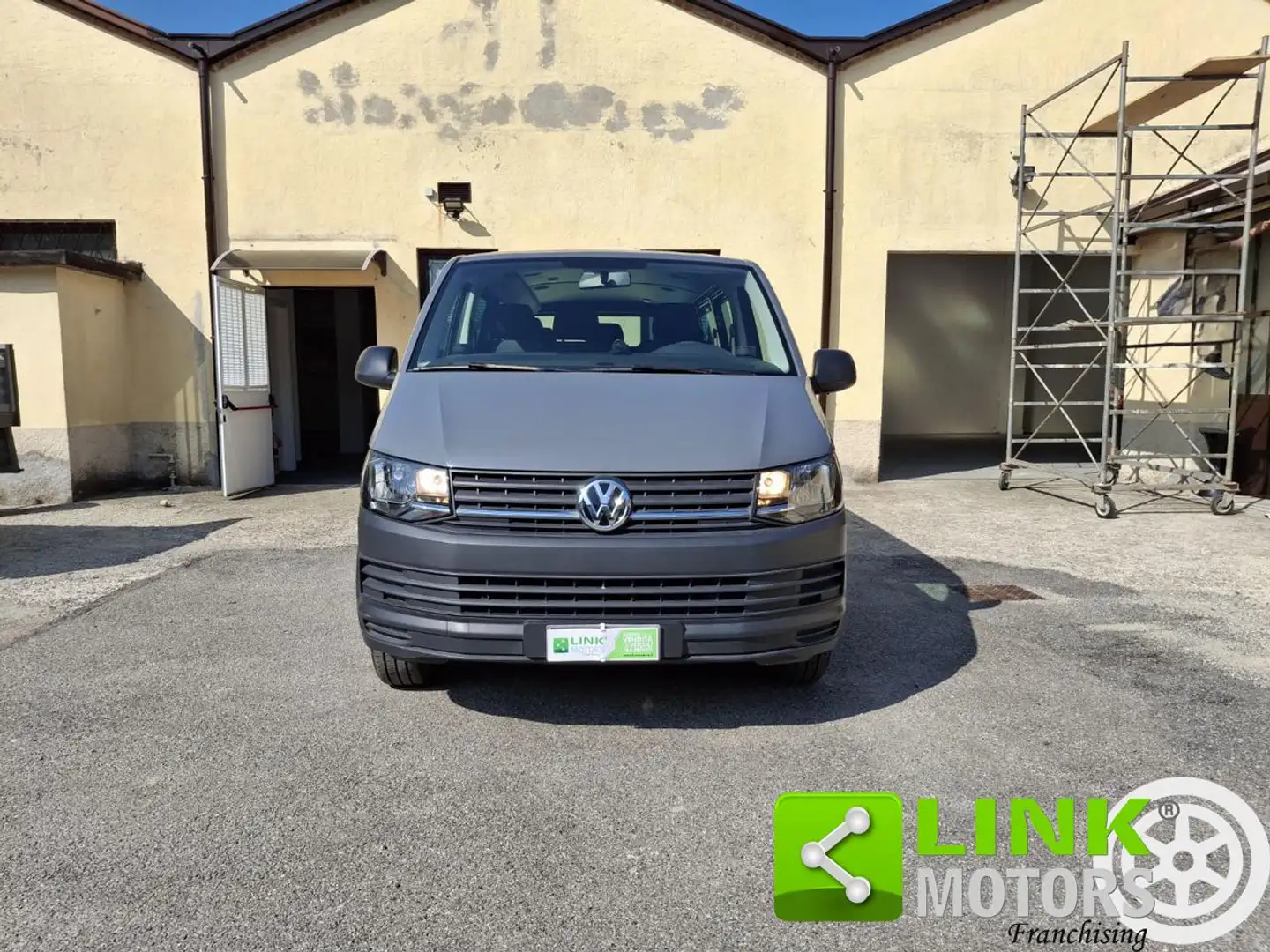 Volkswagen T6 Kombi 2.0 TDI 102CV PL Kombi Business GARANZIA INCLUSA Gris - 2