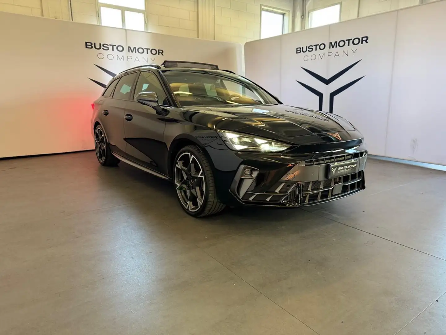 CUPRA Leon Sportstourer 1.5 Hybrid 150 CV DSG Nero - 1
