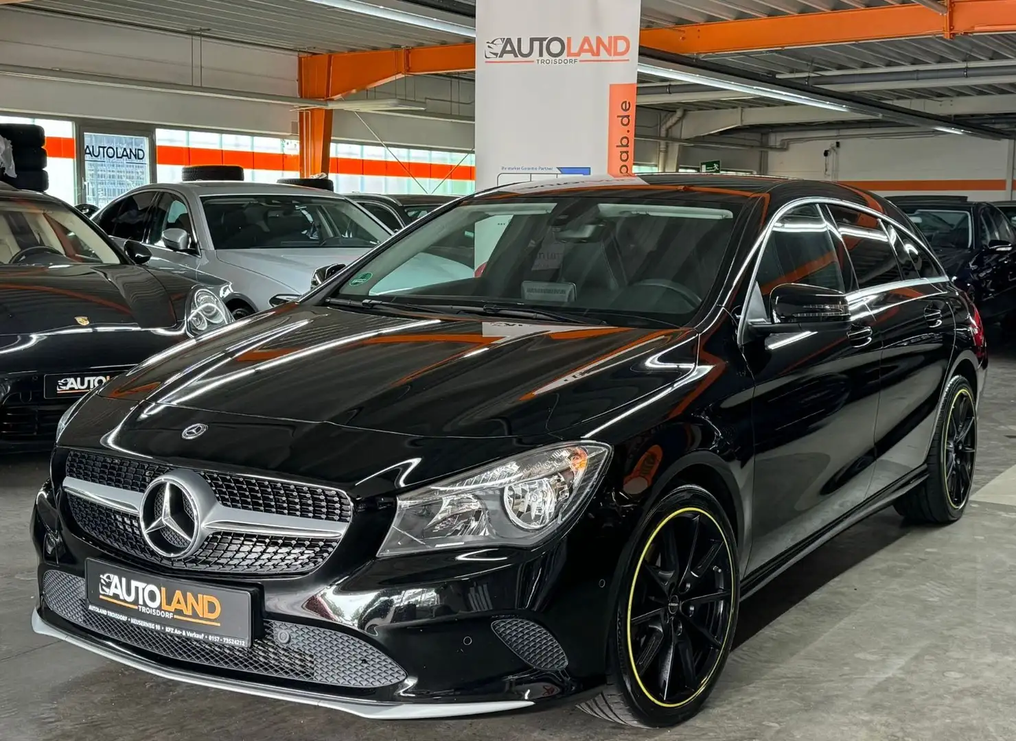 Mercedes-Benz CLA 180 CLA -Klasse Shooting Brake*AUT.*100 TKM* Schwarz - 2