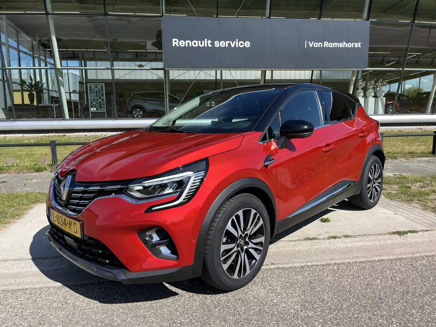 Renault Captur 1.6 E-Tech Plug-in Hybrid 160 PK Initiale Paris / Rood - 1