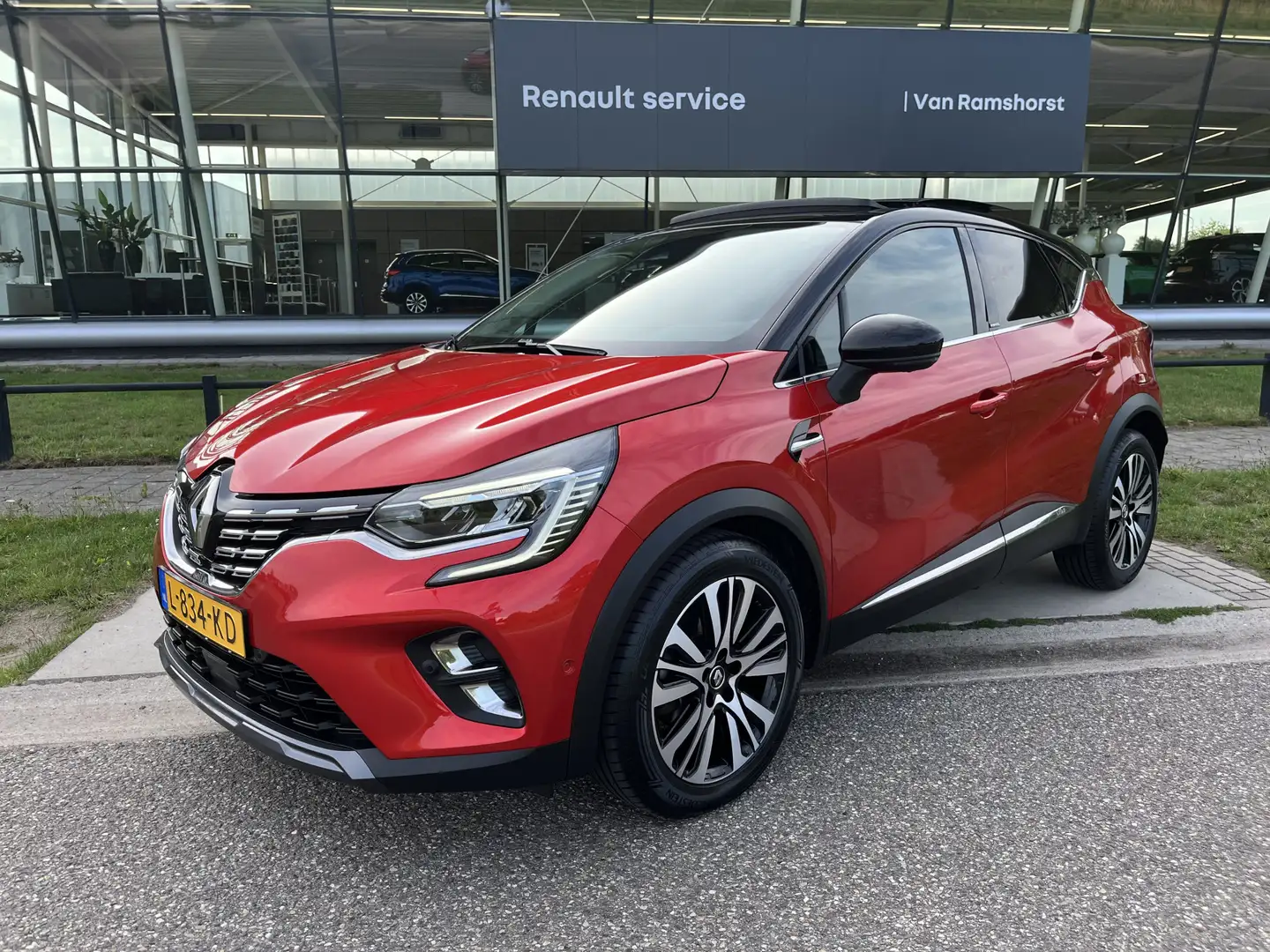 Renault Captur 1.6 E-Tech Plug-in Hybrid 160 PK Initiale Paris / Roşu - 1