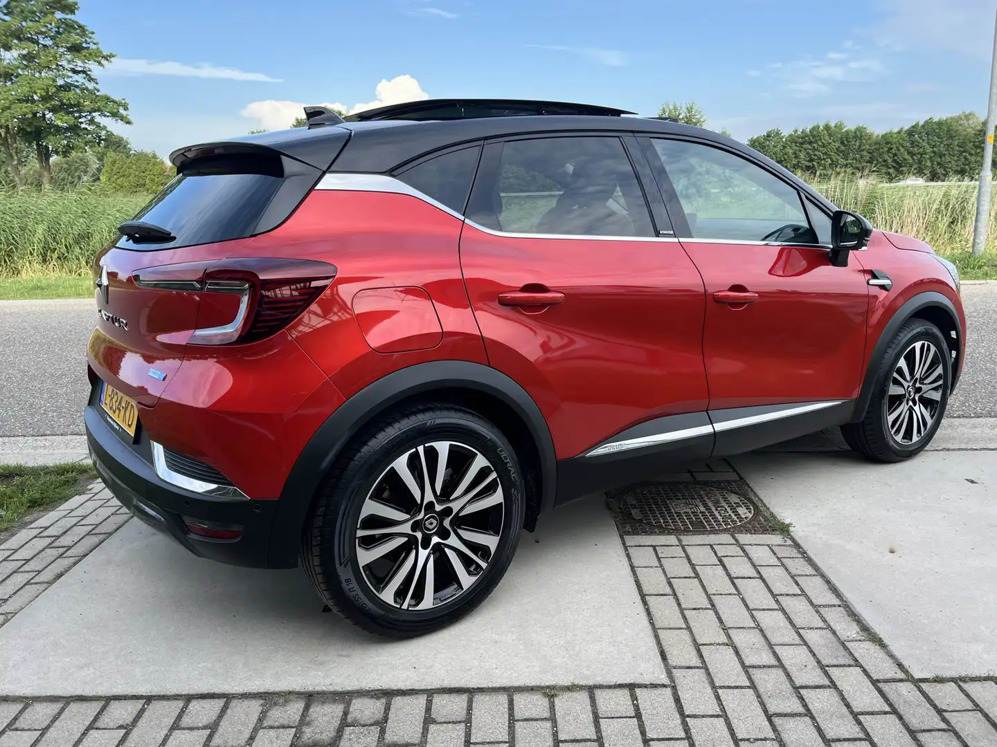 Renault Captur 1.6 E-Tech Plug-in Hybrid 160 PK Initiale Paris / Roşu - 2