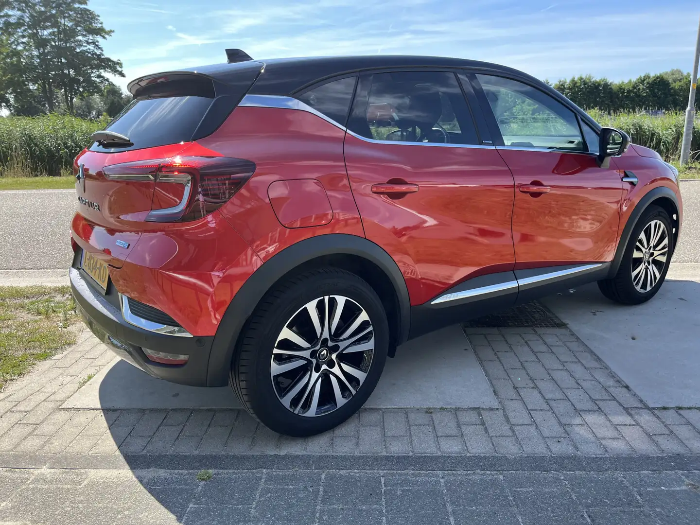 Renault Captur 1.6 E-Tech Plug-in Hybrid 160 PK Initiale Paris / Rood - 2