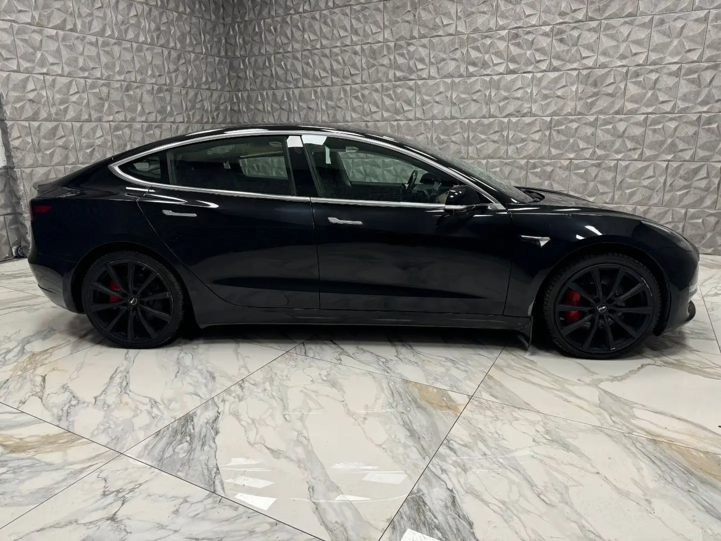 Tesla Model 3 Long Range Dual AWD Schwarz - 2