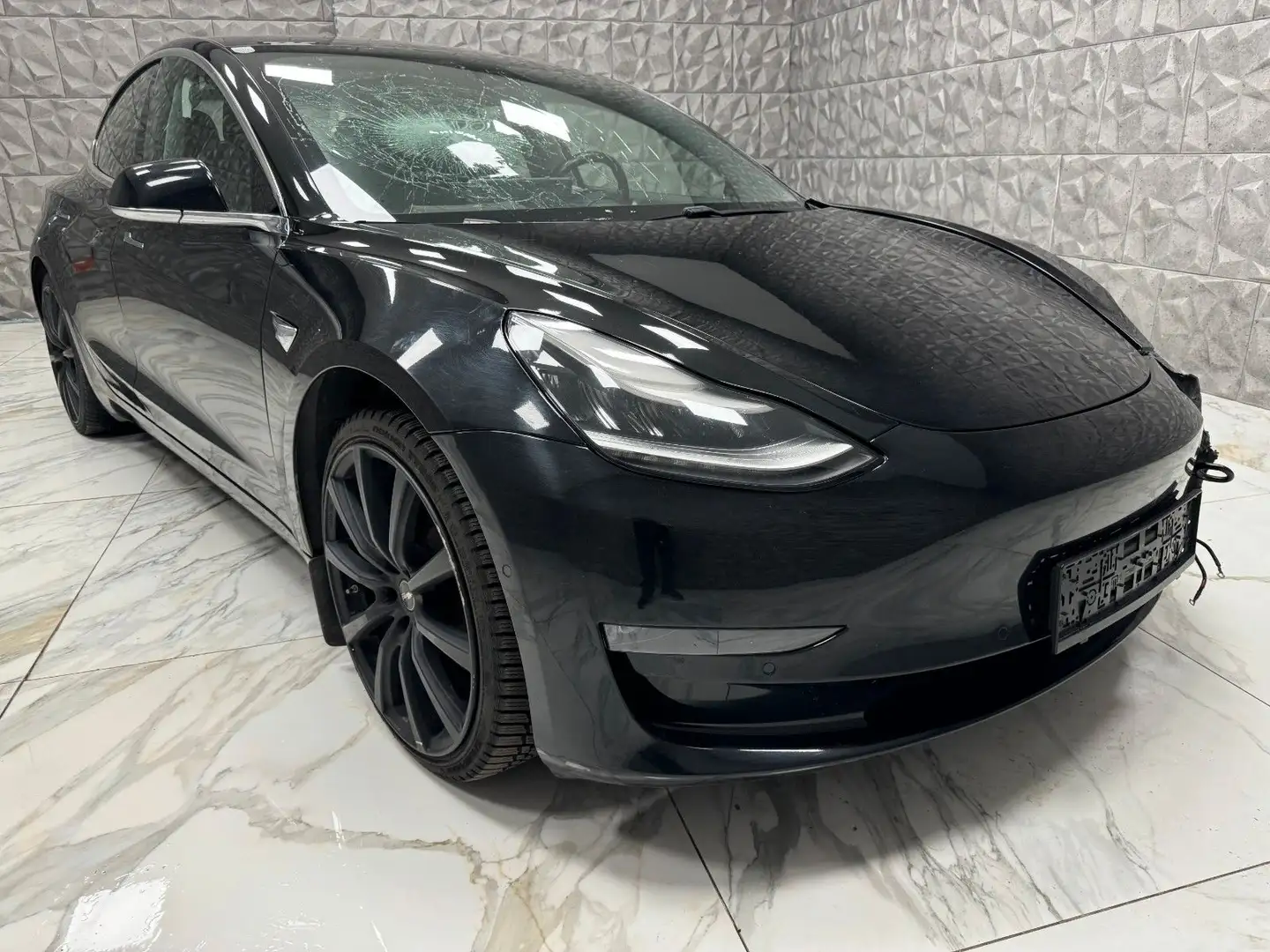 Tesla Model 3 Long Range Dual AWD Schwarz - 1