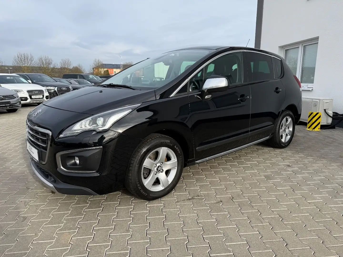Peugeot 3008 Schwarz - 2
