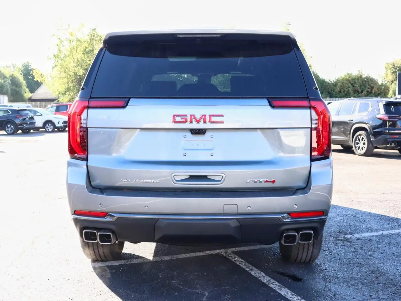 GMC Yukon снимка GMC Yukon