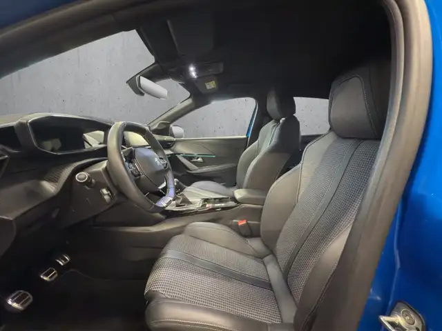 Peugeot 208 view 9