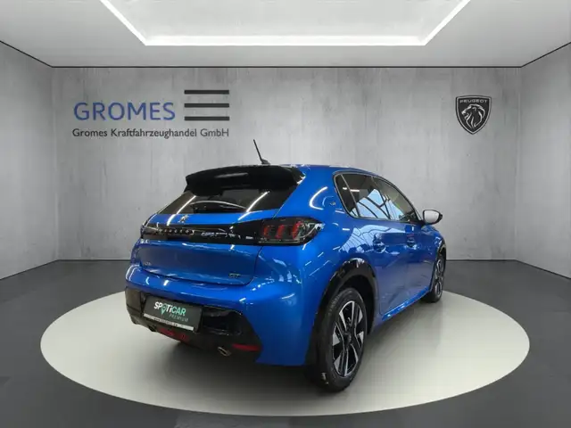 Peugeot 208 view 3