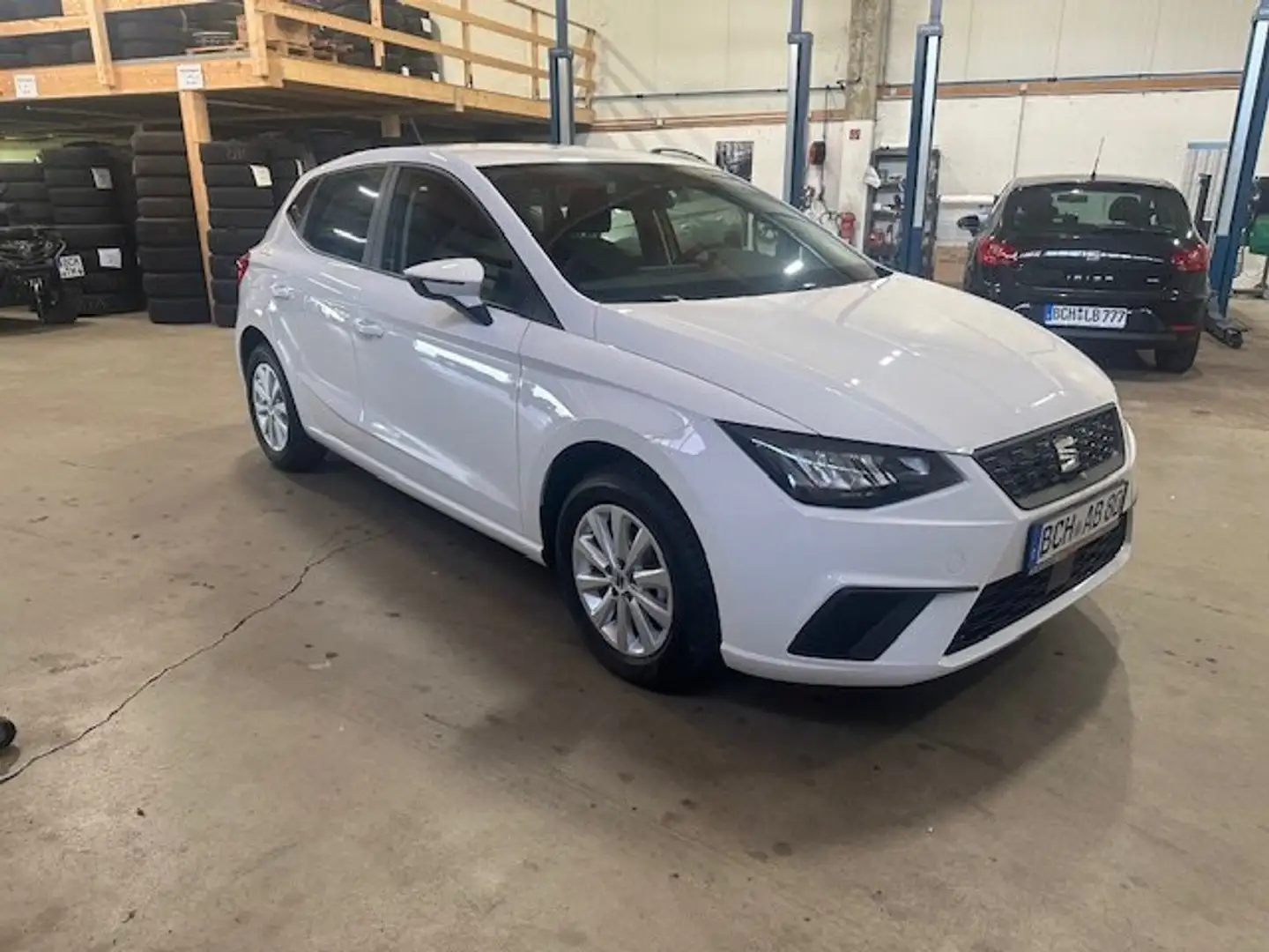 SEAT Ibiza Reference Weiß - 1