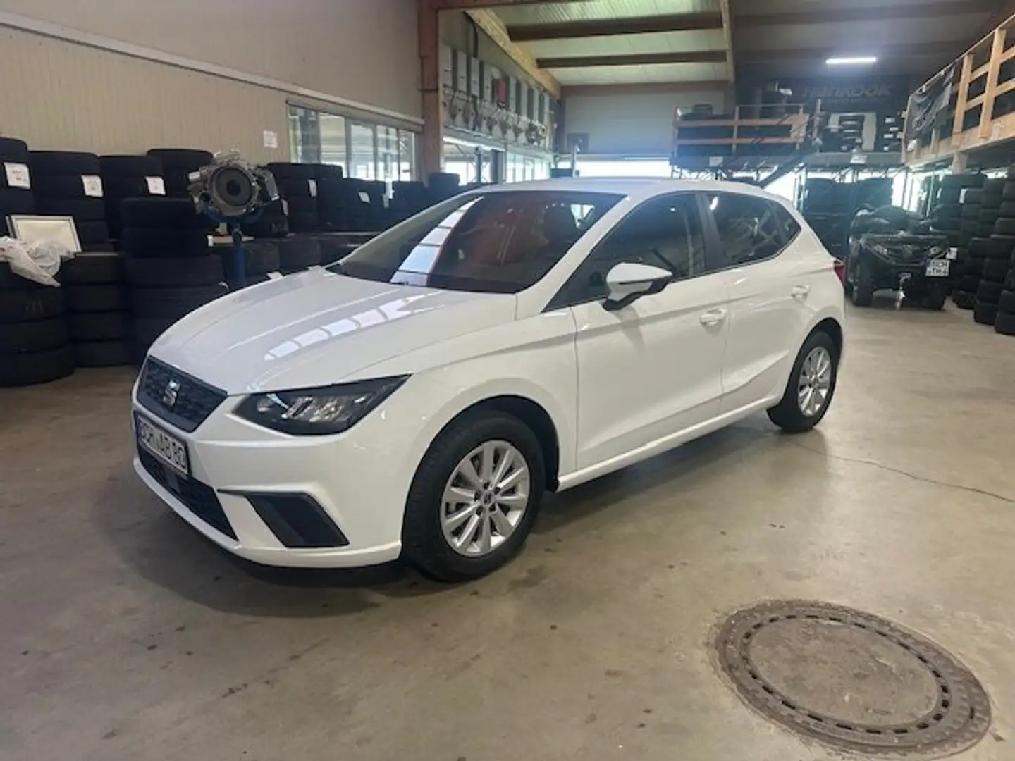 SEAT Ibiza Reference Weiß - 2