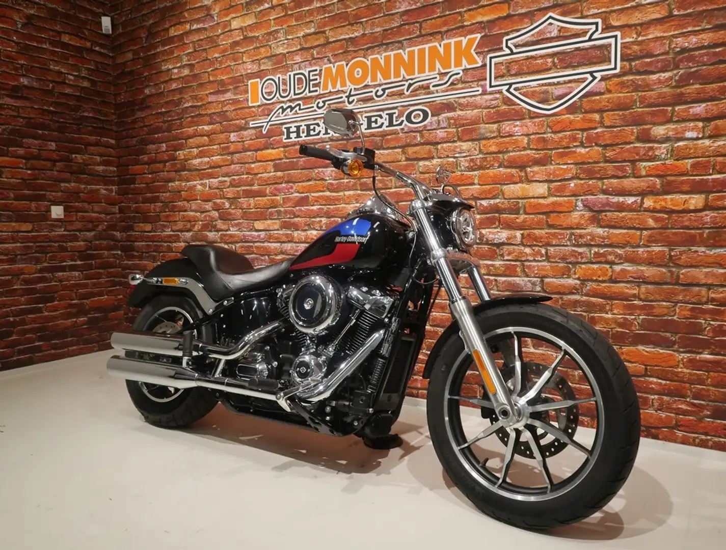 Harley-Davidson Low Rider FXLR Softail 107 Zwart - 2