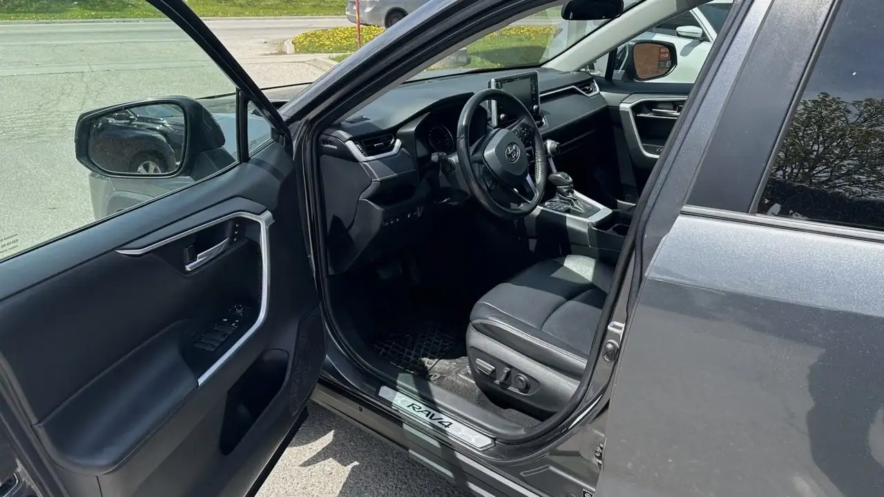 Toyota RAV 4 снимка Toyota RAV 4