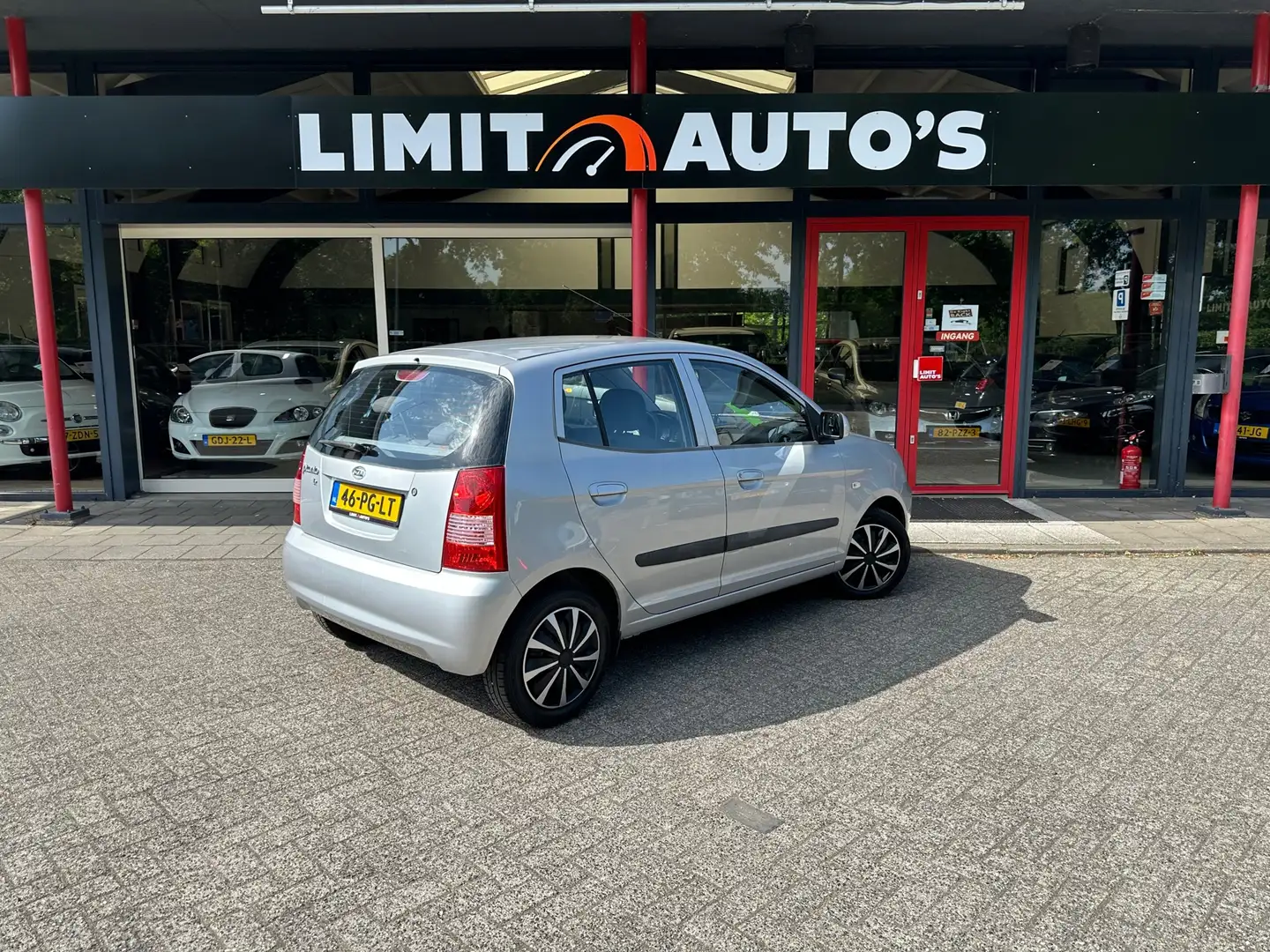 Kia Picanto 1.1 LXE Aut/El.ramen/5drs/Nap/Apk Grijs - 2