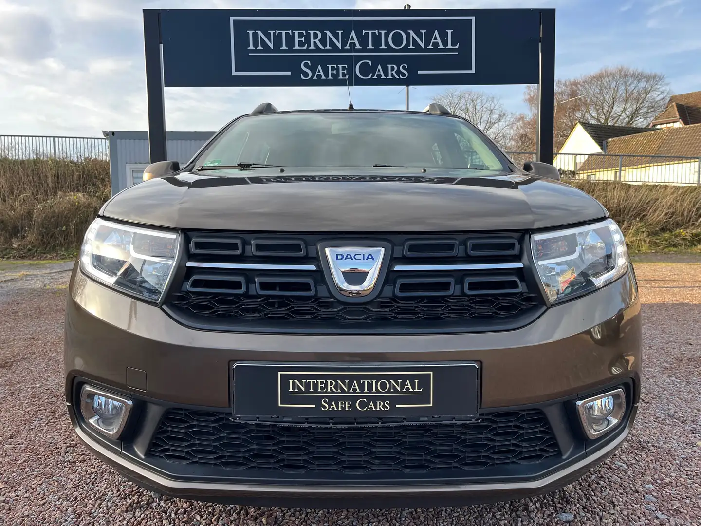 Dacia Logan 1.Hand / Benzin&LPG / 8 Fach / AHK / PDC /Tempomat Braun - 2