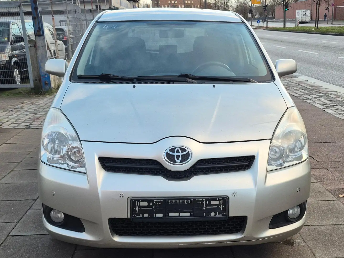 Toyota Corolla Verso 2.2 D-4D Team*D4D*7-Sitzer* Grau - 2