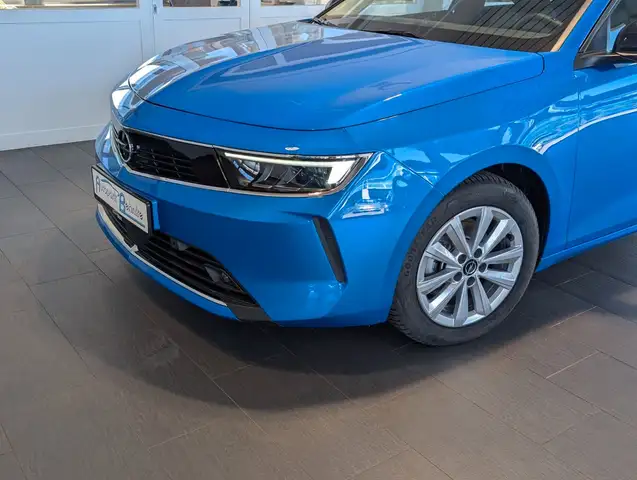 Opel Astra view 5