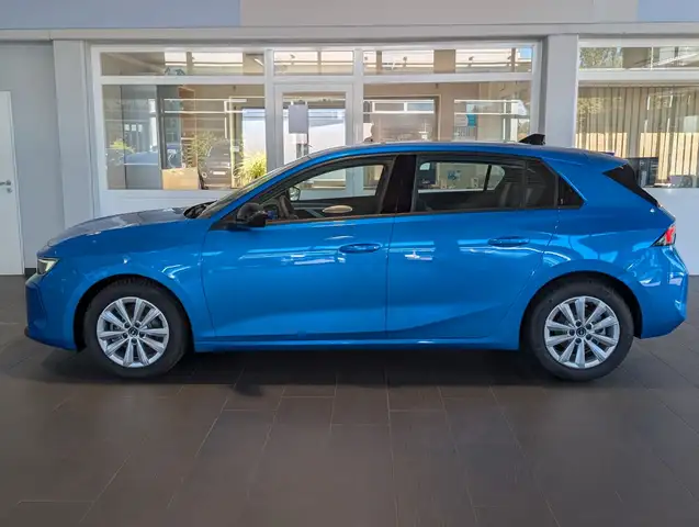 Opel Astra view 6