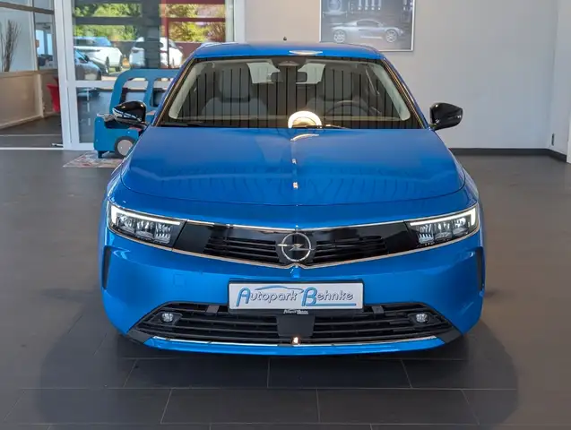 Opel Astra view 4