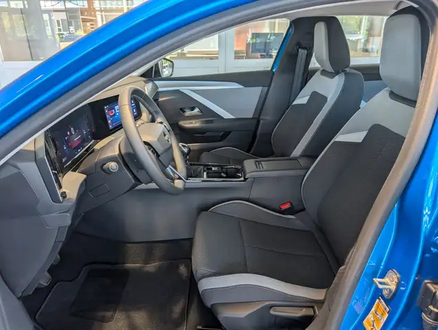 Opel Astra view 7