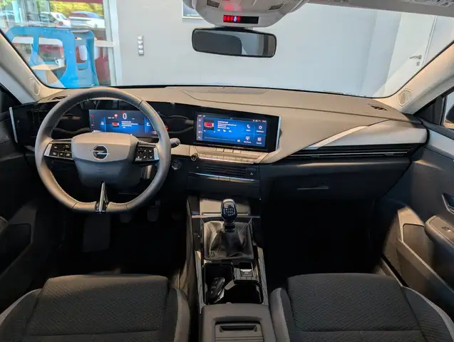Opel Astra view 12