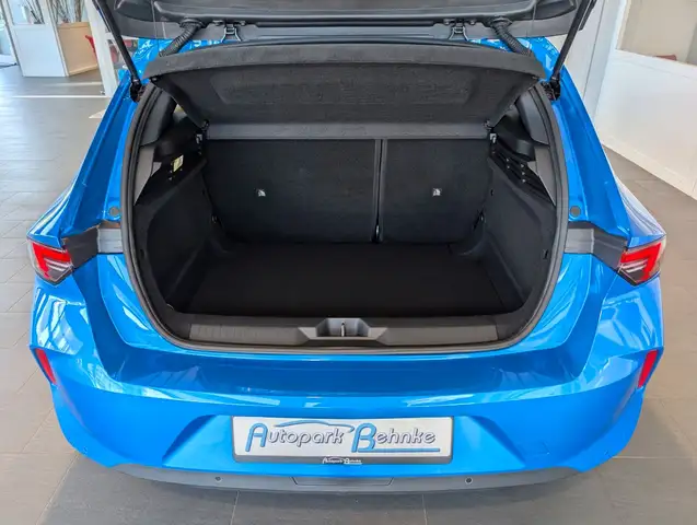 Opel Astra view 11