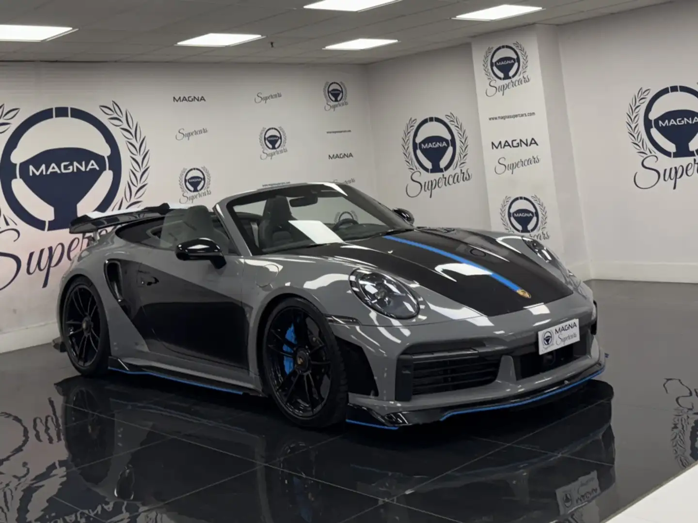 Porsche 992 Turbo S Cabriolet PDK Negro - 1