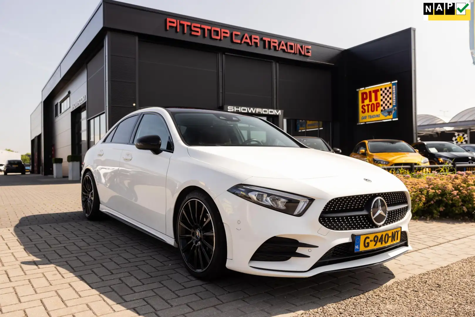 Mercedes-Benz A 180 AMG, NL Auto, Pano, Camera, Full! Wit - 1