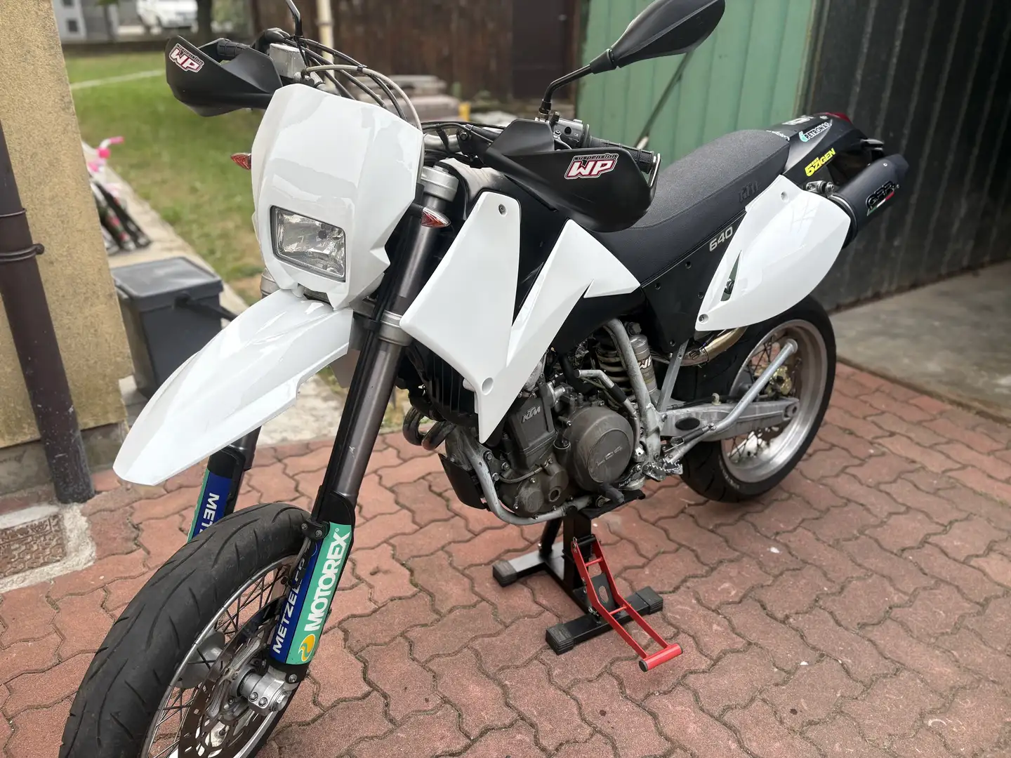 KTM 640 LC 4 supermoto Bianco - 2