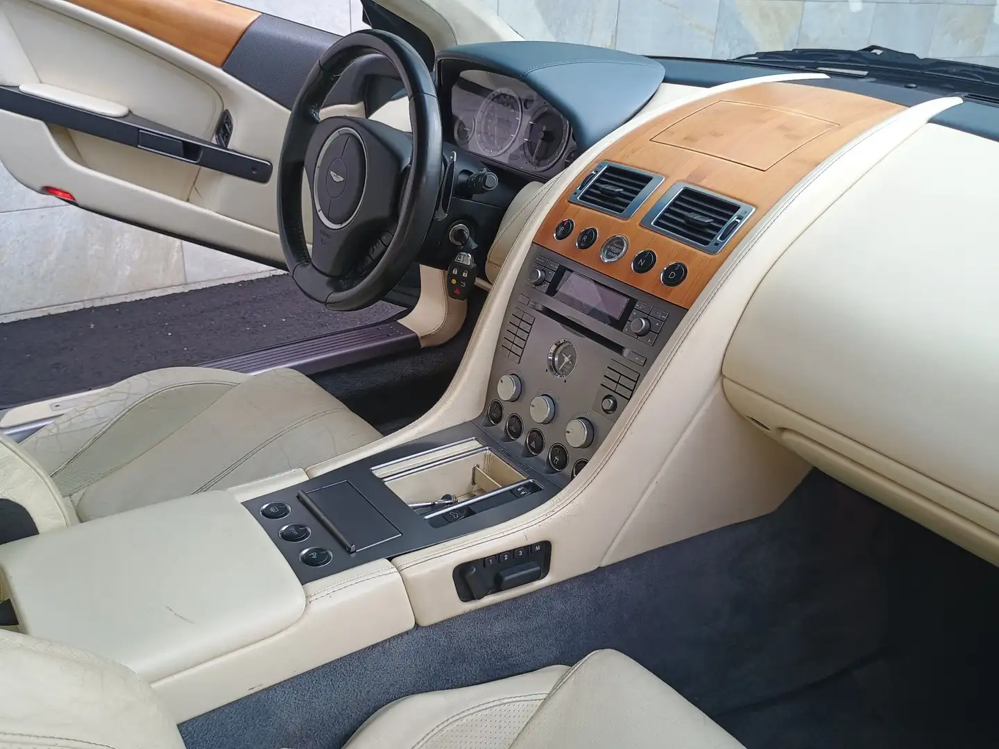 Aston Martin DB9 - 2