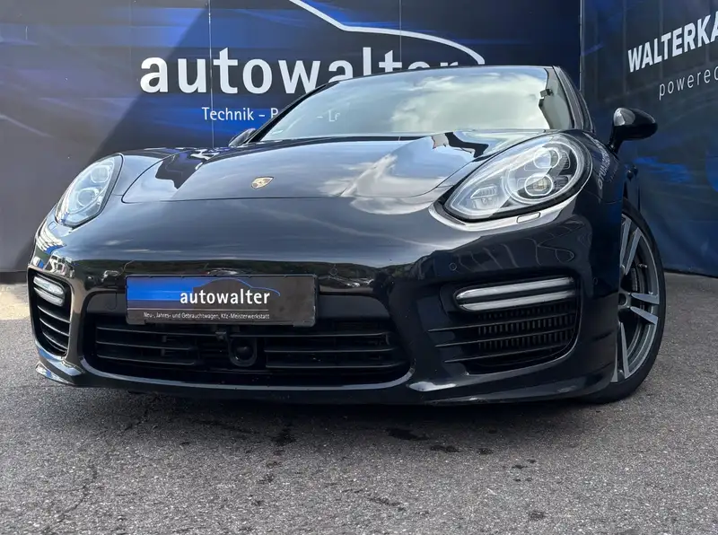 PORSCHE Panamera