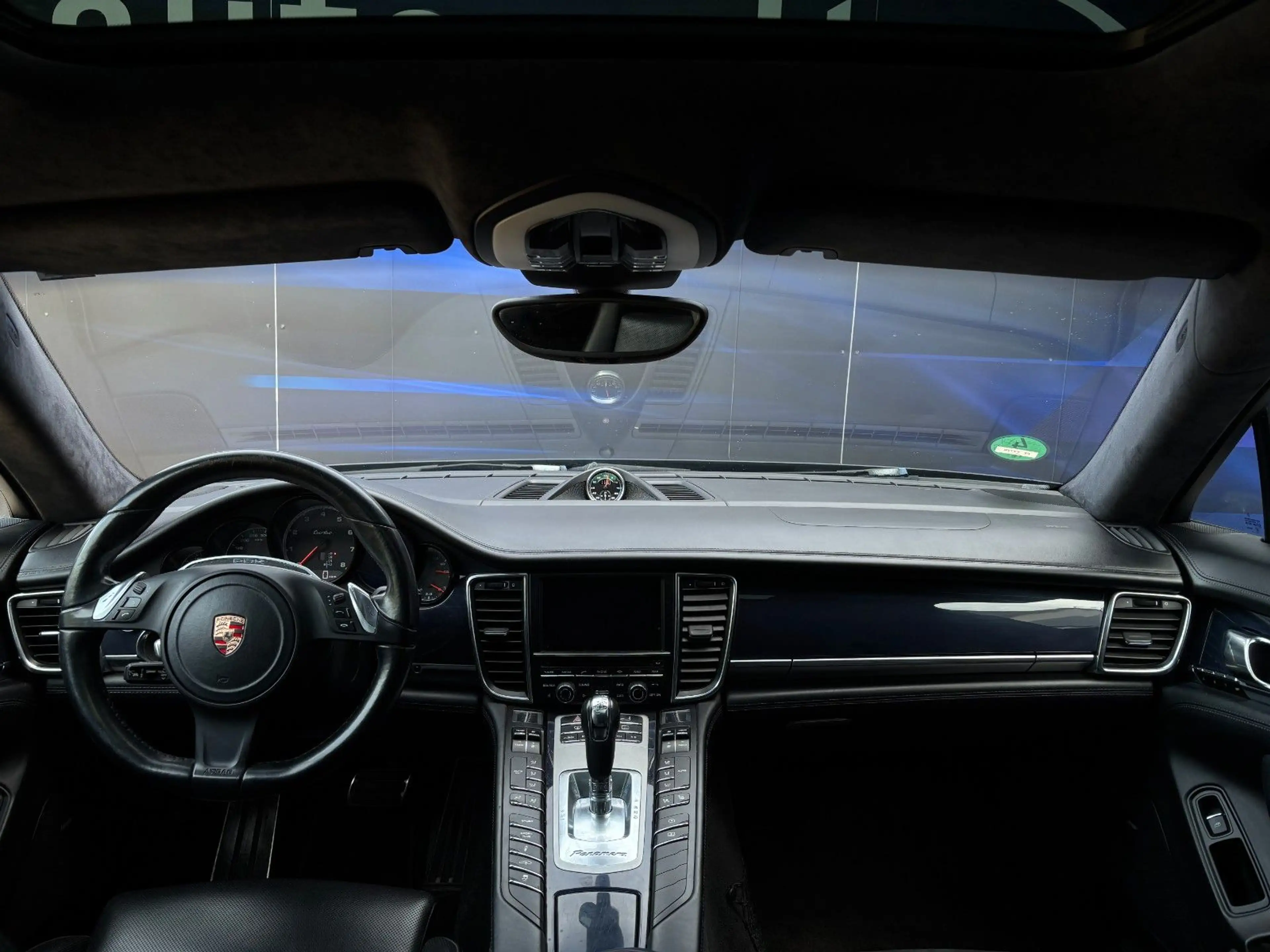 Porsche Panamera Turbo — photo 10