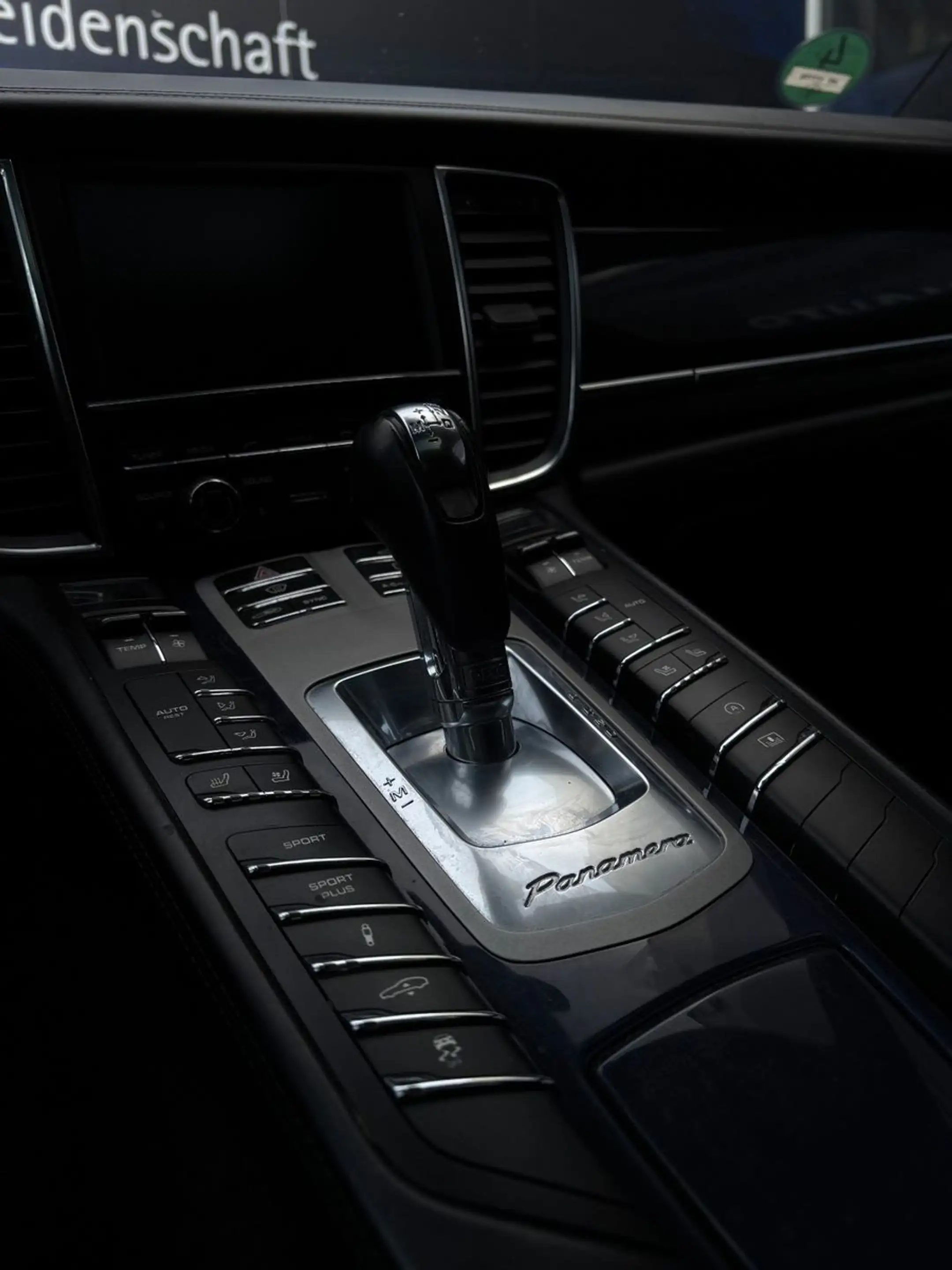 Porsche Panamera Turbo — photo 12