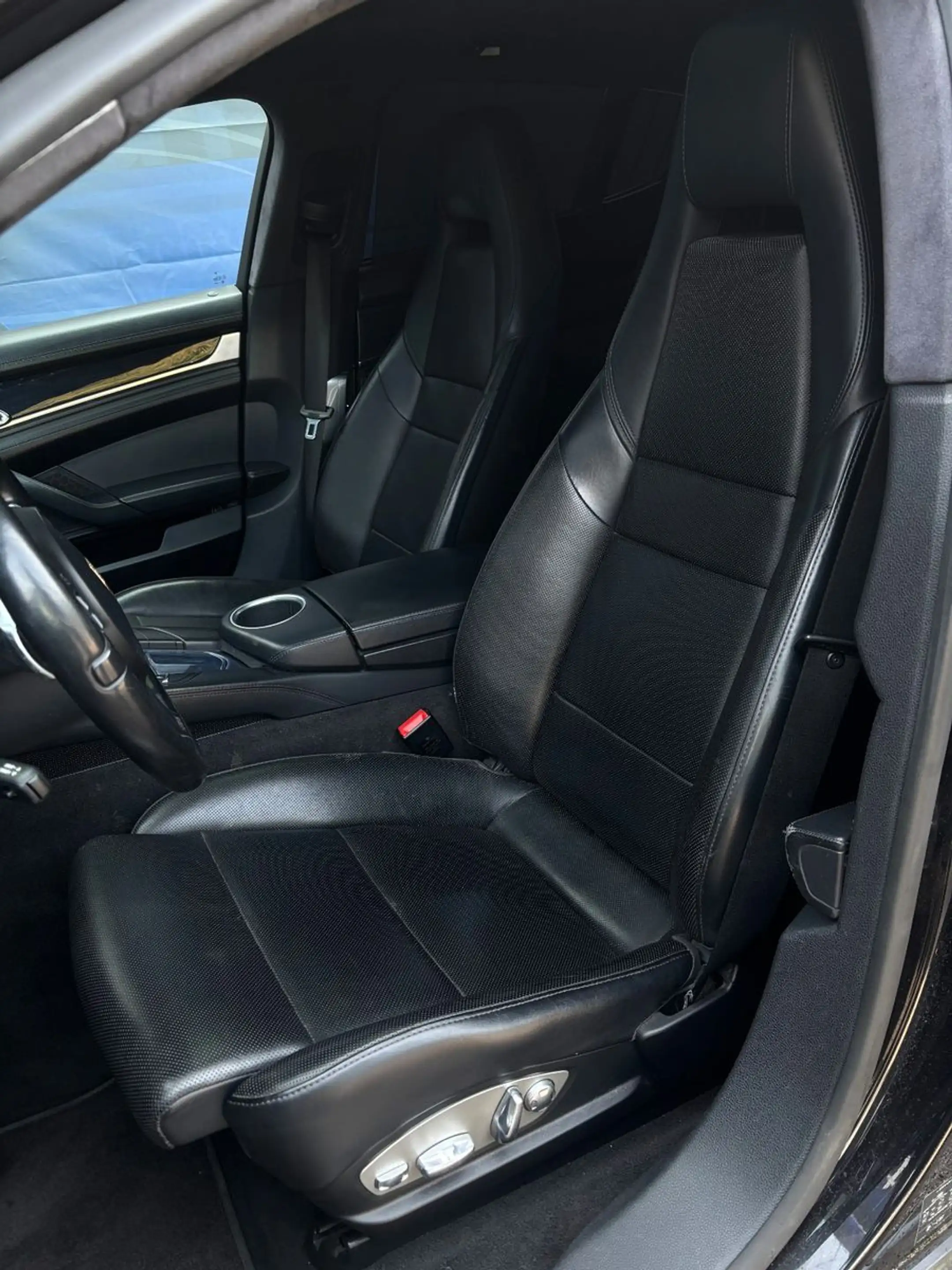 Porsche Panamera Turbo — photo 14