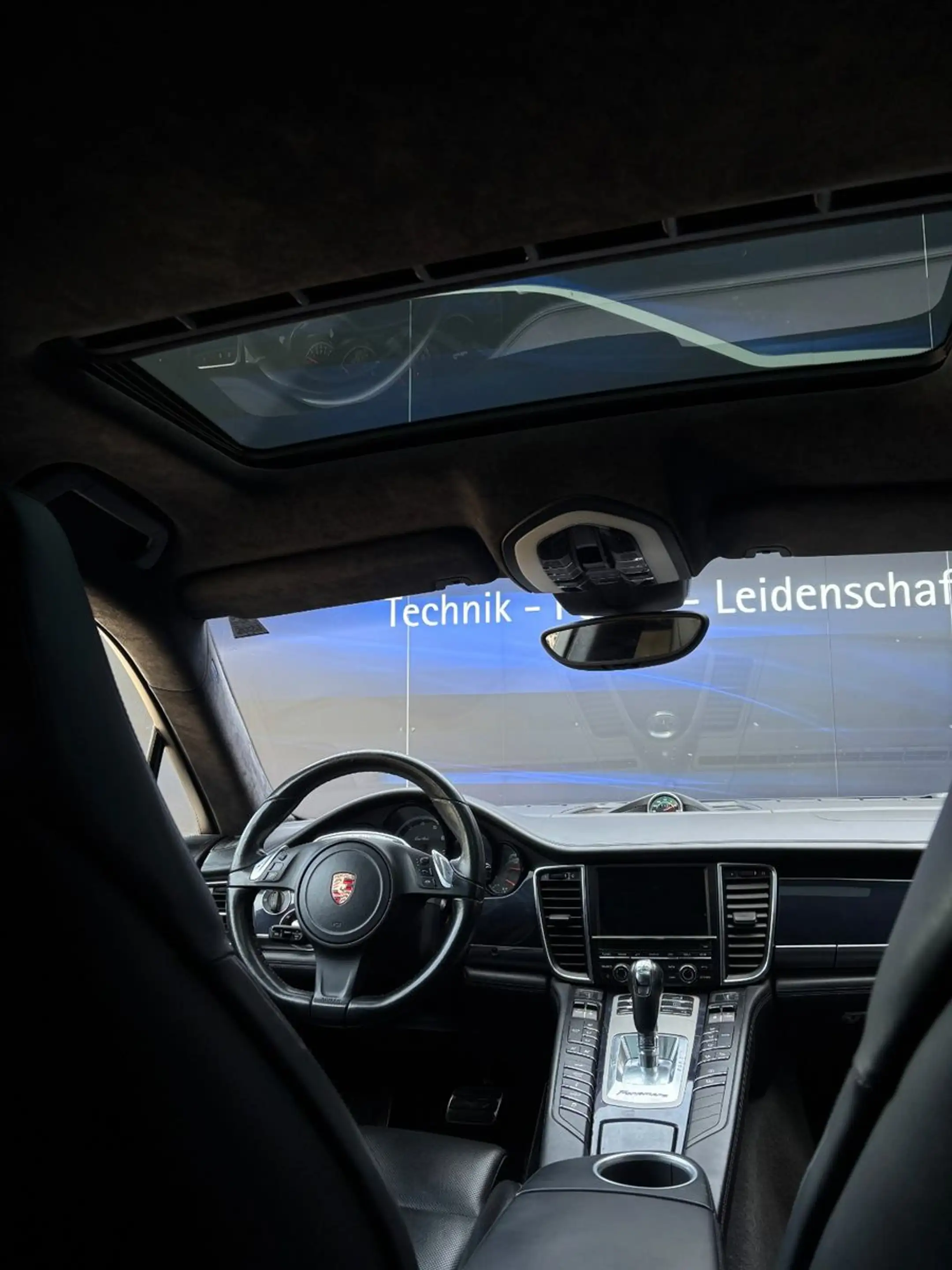 Porsche Panamera Turbo — photo 11