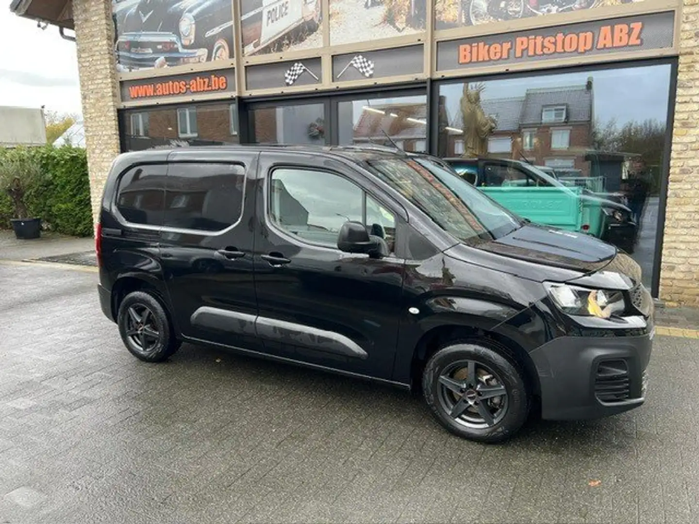 Peugeot Partner 1.2 i lichte vracht Schwarz - 2