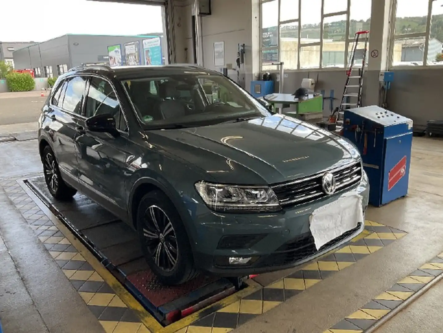 Volkswagen Tiguan 1.5 TSI IQ.DRIVE AHK, Navi, LED Blau - 2