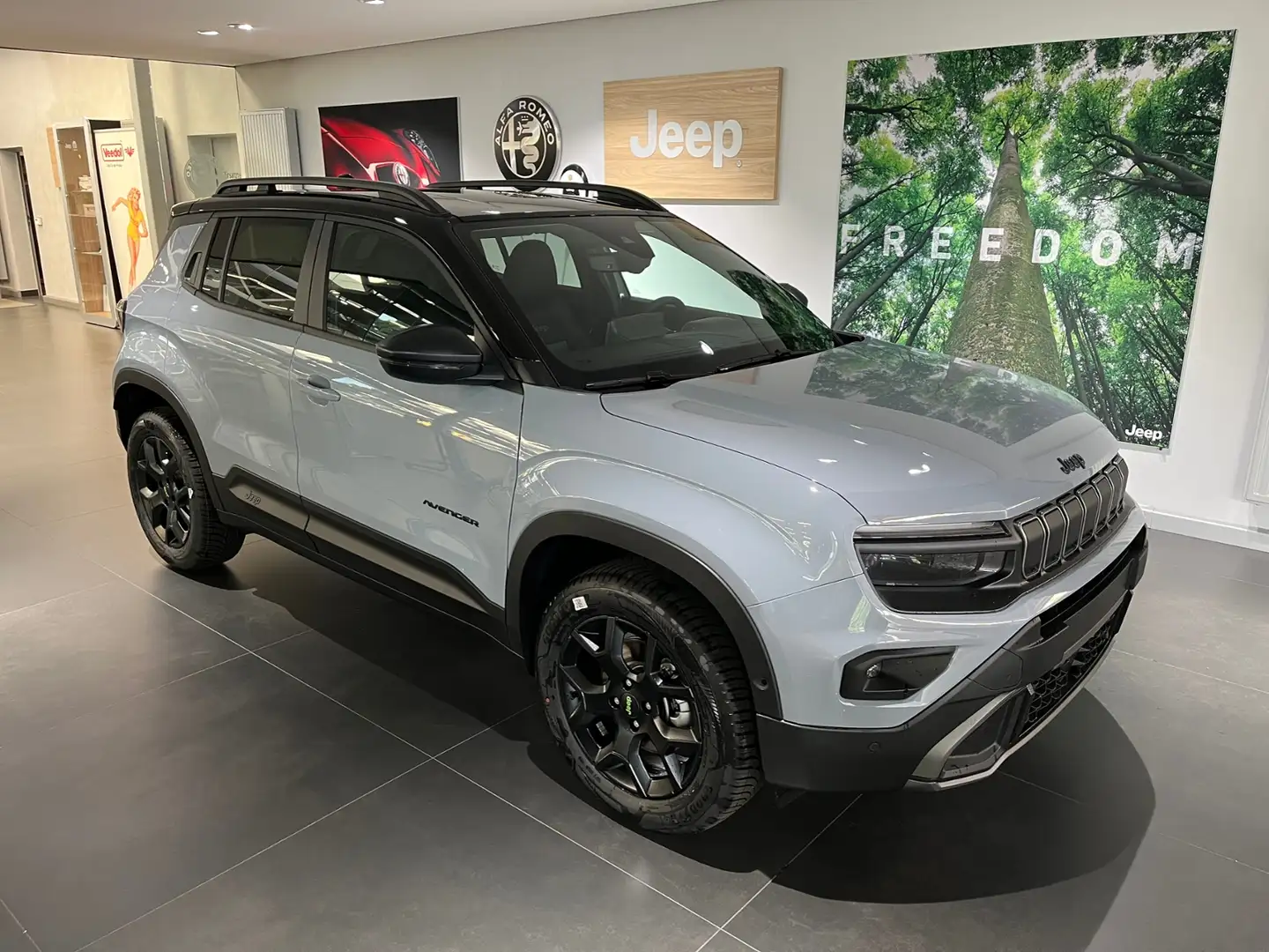 Jeep Avenger 4xe MY25 Overland 1.2l MHEV Gris - 2
