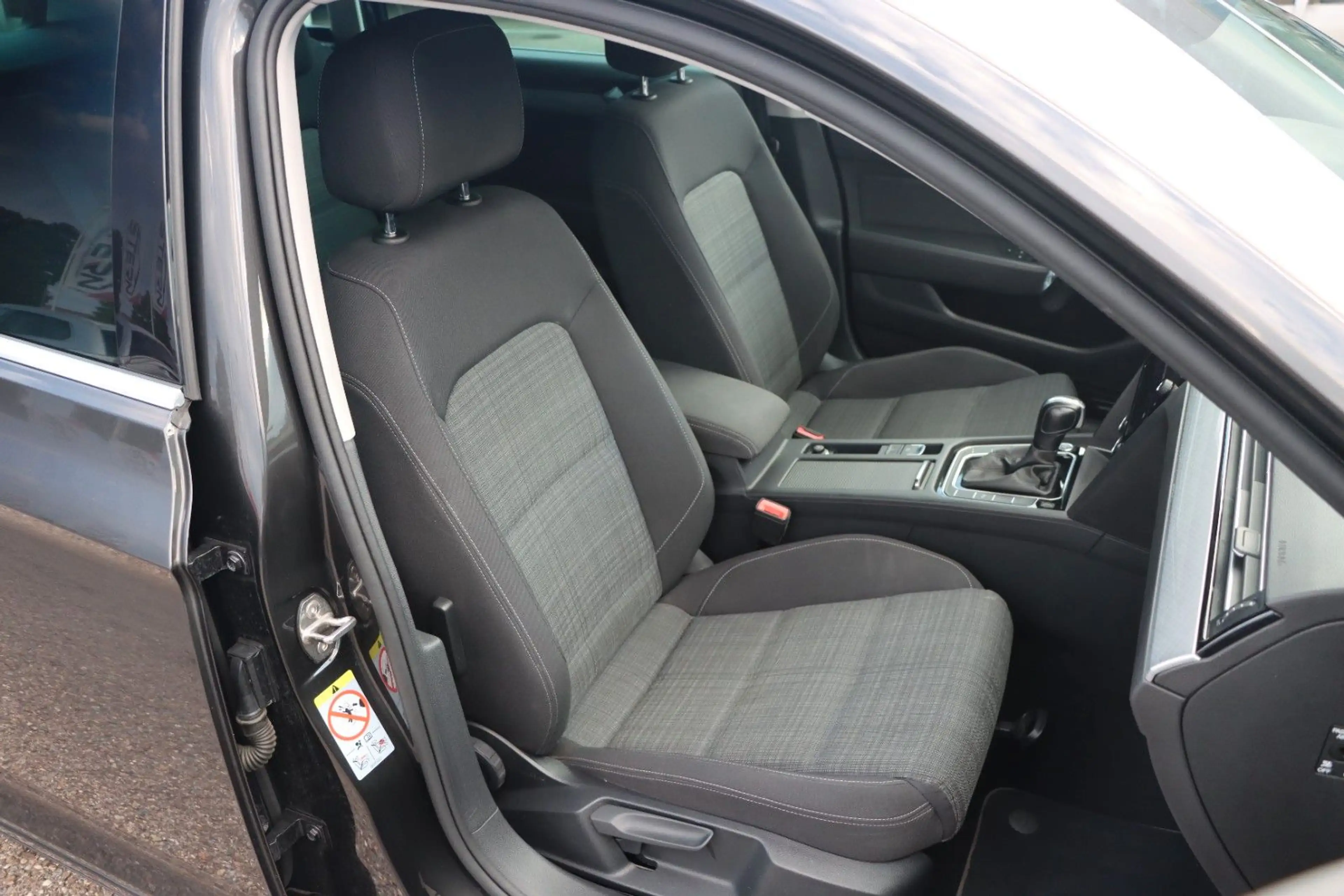 Volkswagen Passat Variant Business l NAVI l LED l 2.HAND l — photo 10