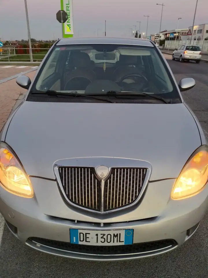 Lancia Ypsilon