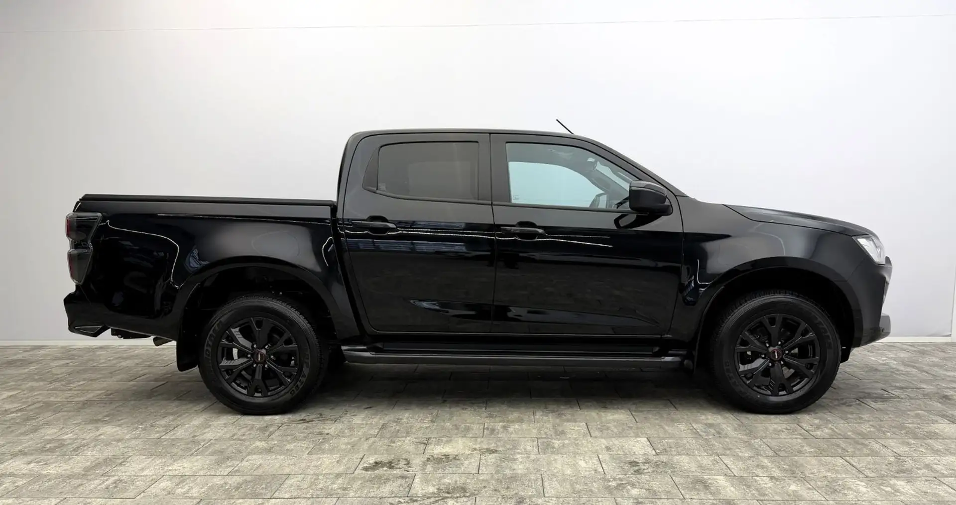 Isuzu D-Max 4x4 °Garantie°SHZ°KeyFree°RFK°PDC°Rollo° Noir - 2